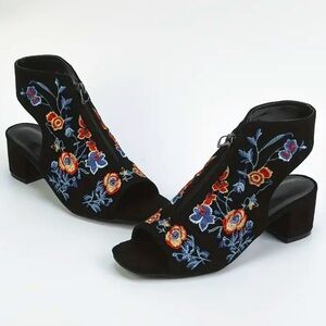 New Floral Embroidered Chunky Heel Ankle Booties Open Toe Front Zipper Shoes NWT